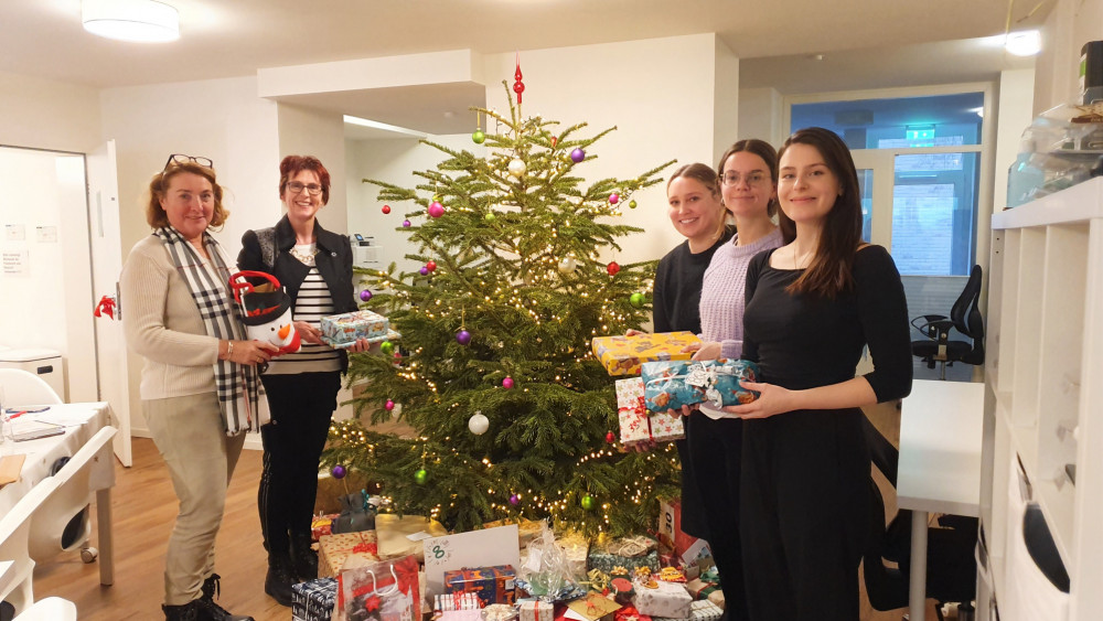 Geschenkeübergabe im KRF Geschenkeübergabe im KRF
