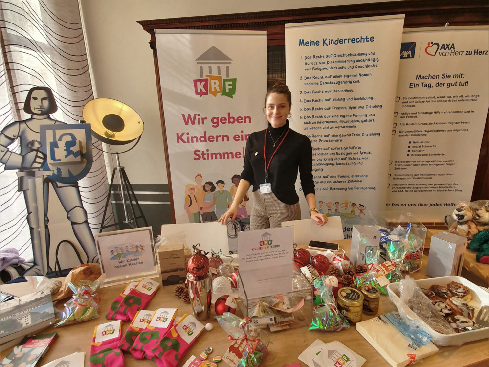 Das KRF auf dem Adventsbasar der AXA Der KRF-Stand auf dem Adventsbasar der AXA