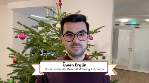 Üwen Ergün hält seine Weihnachtsansprache